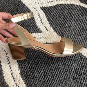 ‼️Gold strappy sandal‼️